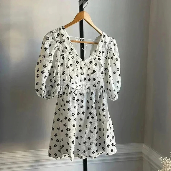 NWT For Love And Lemons puff sleeve dress flower detail - Picture 2 of 10